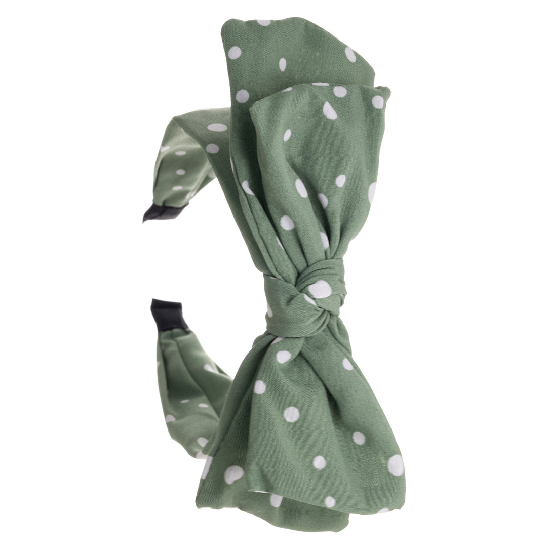 En prickad bred bågskakelhårkrage