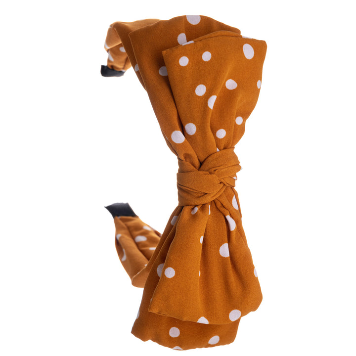 En prickad bred bågskakelhårkrage