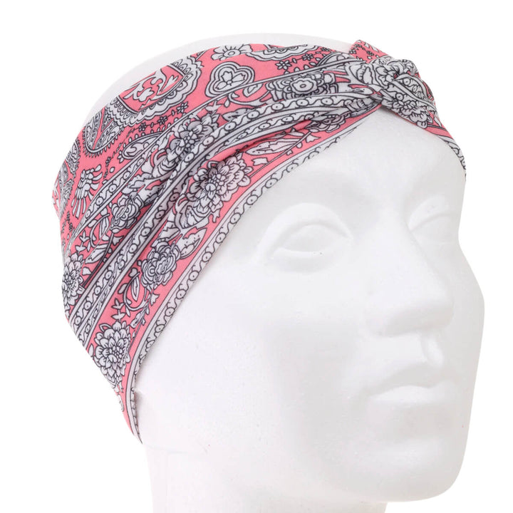 Elastic wide hairstyle with a paley pattern