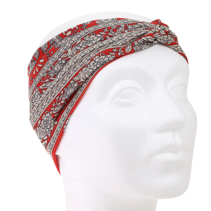 Elastic wide hairstyle with a paley pattern