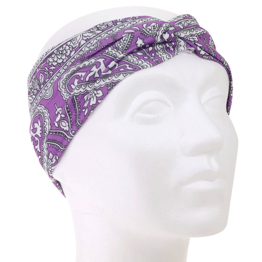 Elastic wide hairstyle with a paley pattern