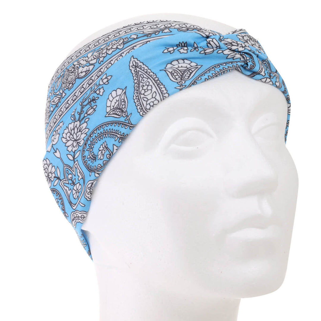 Elastic wide hairstyle with a paley pattern